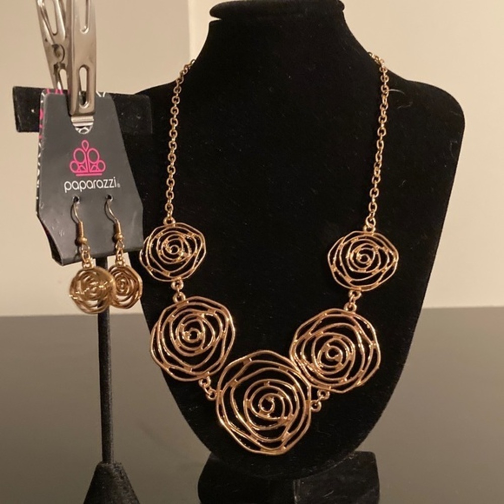 Paparazzi Gold Spiral Rose Necklace Set